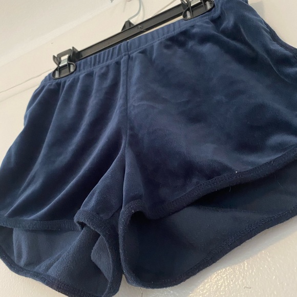 Shorts - Picture 2 of 3